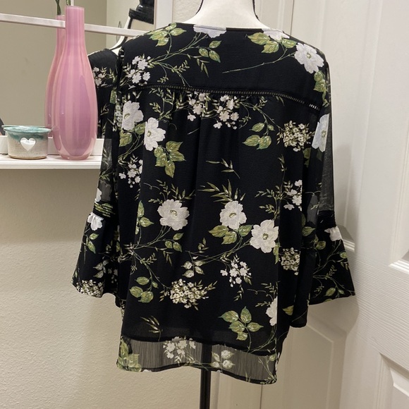 Macy’s Fever Women’s Floral Blouse - Picture 3 of 10